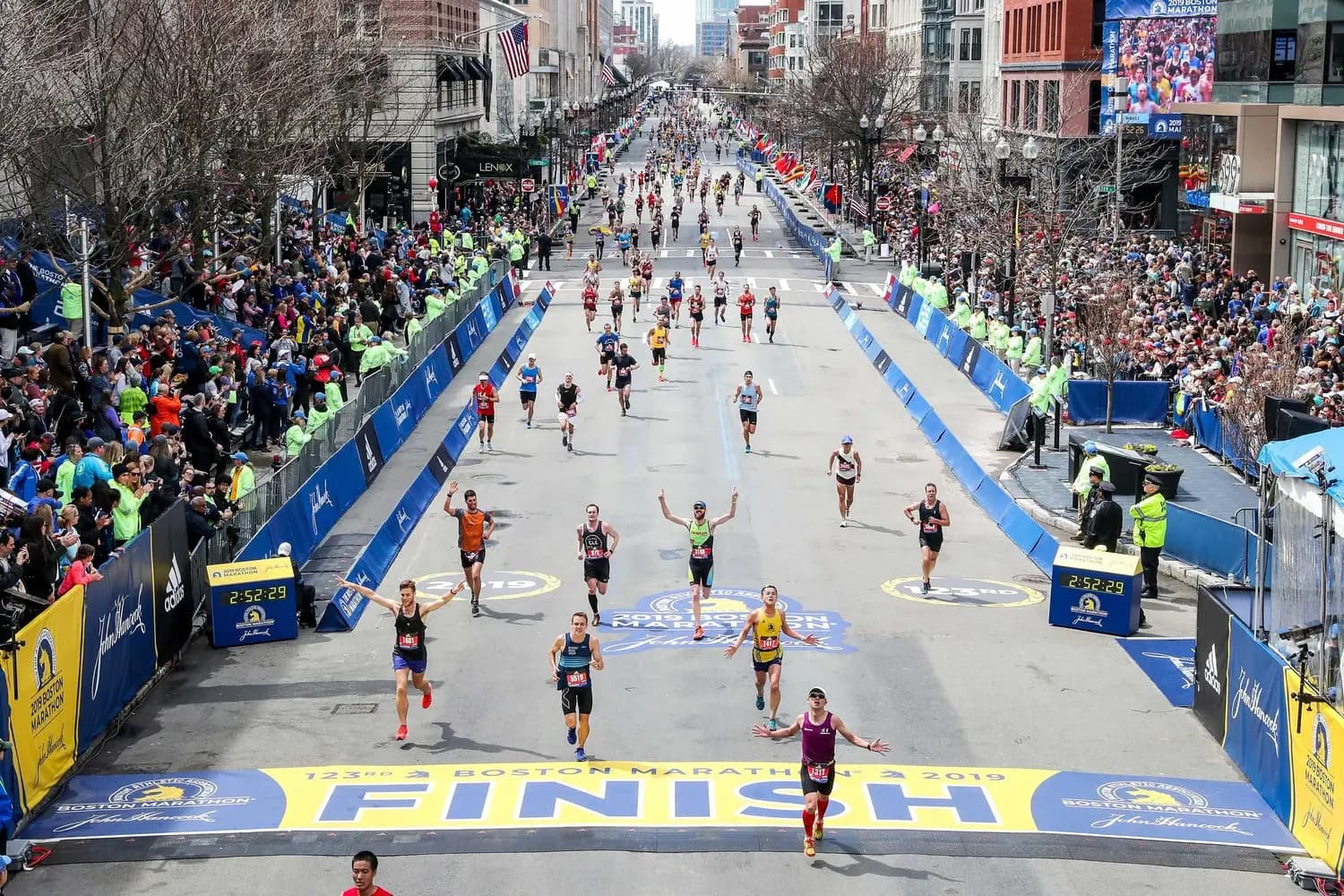 Le marathon de Boston 2023 : l’erreur du panneau de signalisation